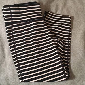Athleta Chaturanga Capri - Stripes - Medium